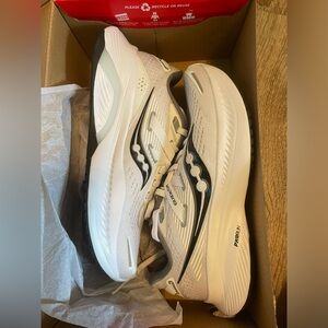 Saucony Guide 16 Running Shoes - women’s size 7, only worn once!